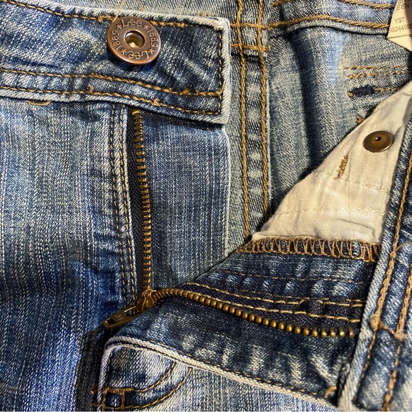 Lee Midrise Bootcut SZ 8 Medium, GUC, stretch, distressed, lower on the waist - Picture 10 of 12